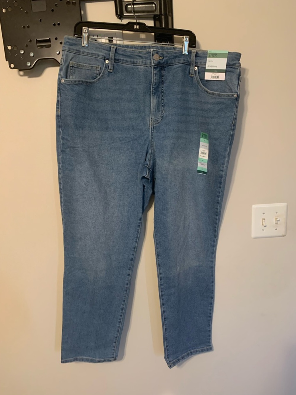 New Woman’s Terra & Sky Light-Medium Blue High Rise Jeans. Size 18W
